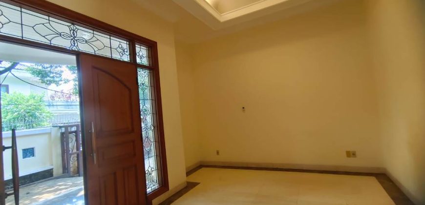 Luxury 4 BR House for Rent Near JIS – Private Pool & Prime Pondok Indah Location