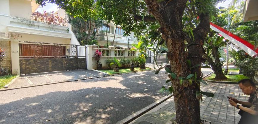 Luxury 4 BR House for Rent Near JIS – Private Pool & Prime Pondok Indah Location
