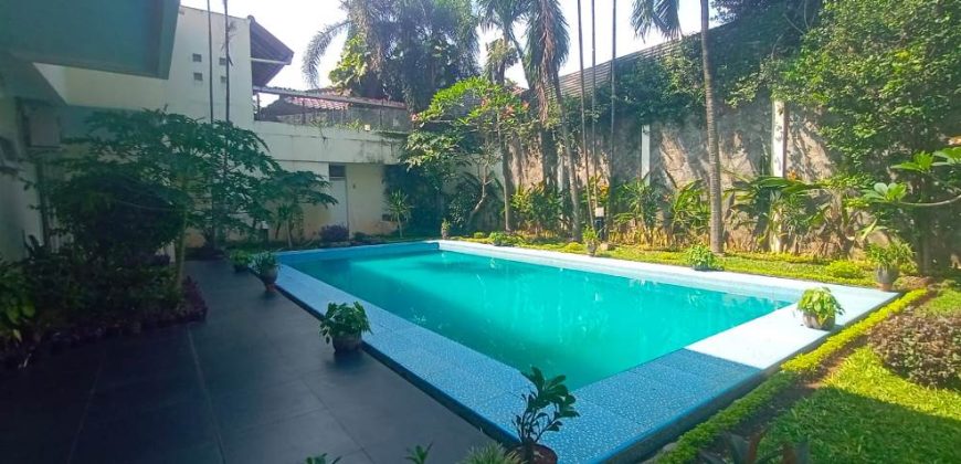 Jual Rumah Jeruk Purut Jakarta Selatan | 4 KT dengan Kolam Renang Pribadi