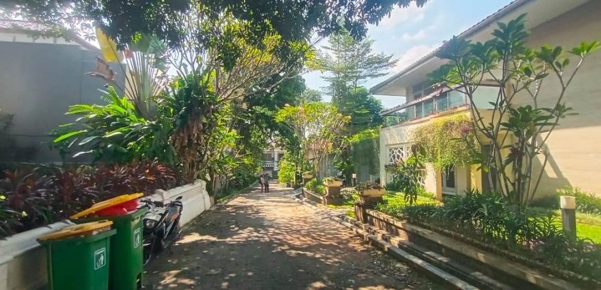 Jual Rumah Jeruk Purut Jakarta Selatan | 4 KT dengan Kolam Renang Pribadi