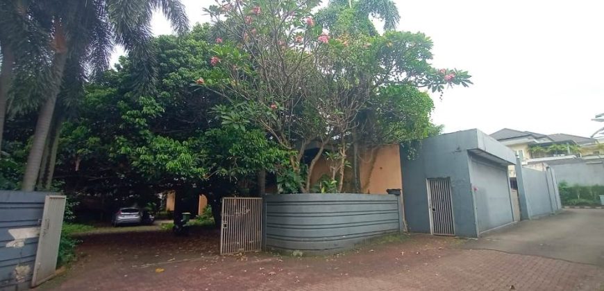 Dijual Rumah Lama Hitung Tanah Strategis di Pejaten Jakarta Selatan