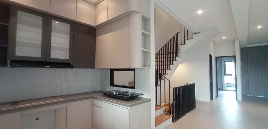 Disewakan Rumah Brand New di Kemang Jakarta Selatan | 4+2 Kamar Tidur, Fully Furnished, 3 Lantai + Rooftop