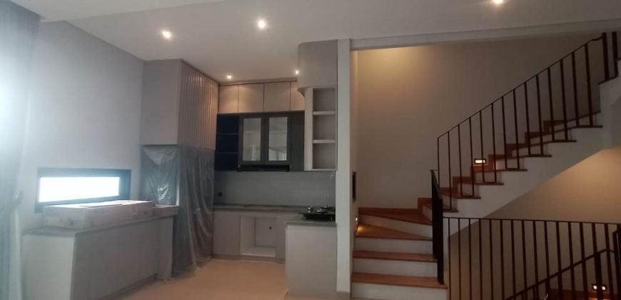 Disewakan Rumah Brand New di Kemang Jakarta Selatan | 4+2 Kamar Tidur, Fully Furnished, 3 Lantai + Rooftop