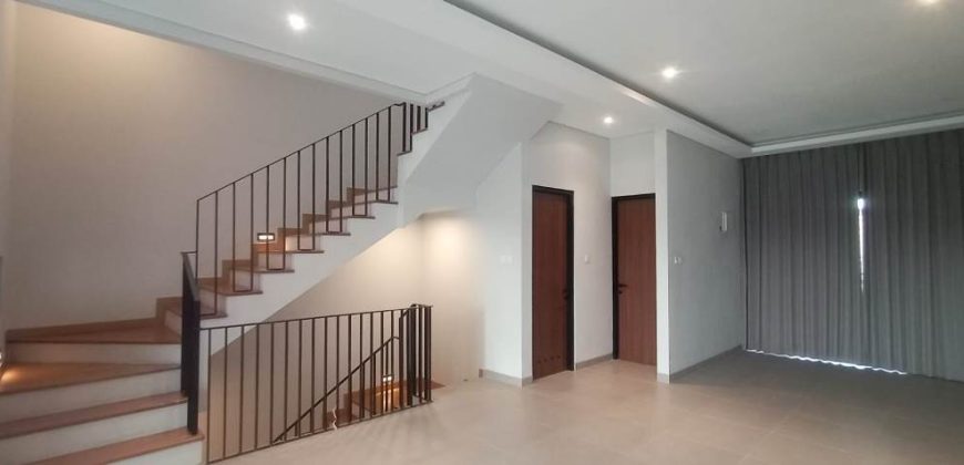 Disewakan Rumah Brand New di Kemang Jakarta Selatan | 4+2 Kamar Tidur, Fully Furnished, 3 Lantai + Rooftop