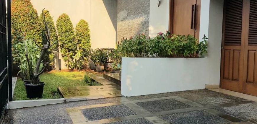 Jual Rumah Mewah Modern Tropis di Kemang Selatan | Halaman Luas, Kolam Renang, SHM