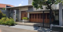 Jual Rumah Mewah Modern Tropis di Kemang Selatan | Halaman Luas, Kolam Renang, SHM