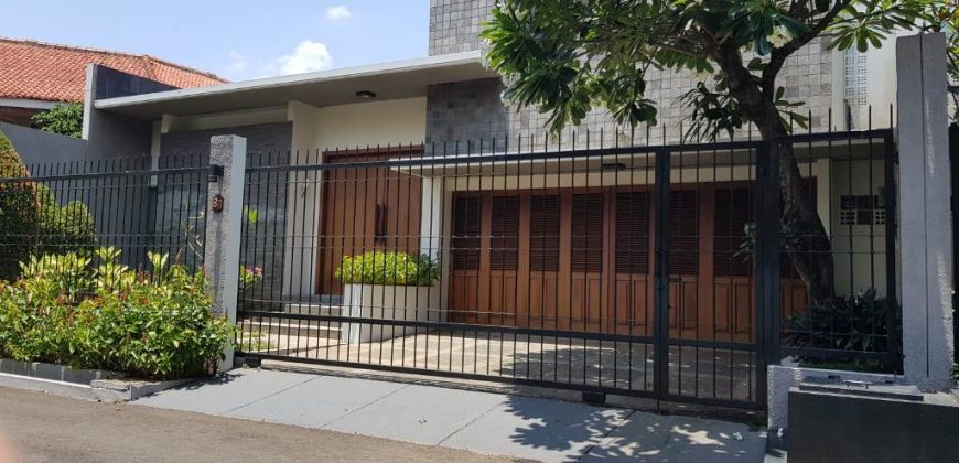 Jual Rumah Mewah Modern Tropis di Kemang Selatan | Halaman Luas, Kolam Renang, SHM