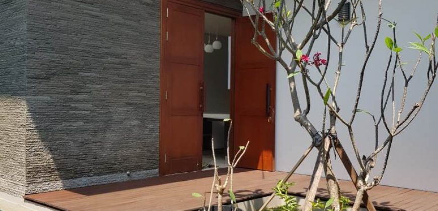 Jual Rumah Mewah Modern Tropis di Kemang Selatan | Halaman Luas, Kolam Renang, SHM