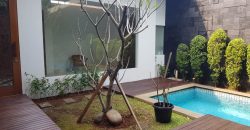 Jual Rumah Mewah Modern Tropis di Kemang Selatan | Halaman Luas, Kolam Renang, SHM