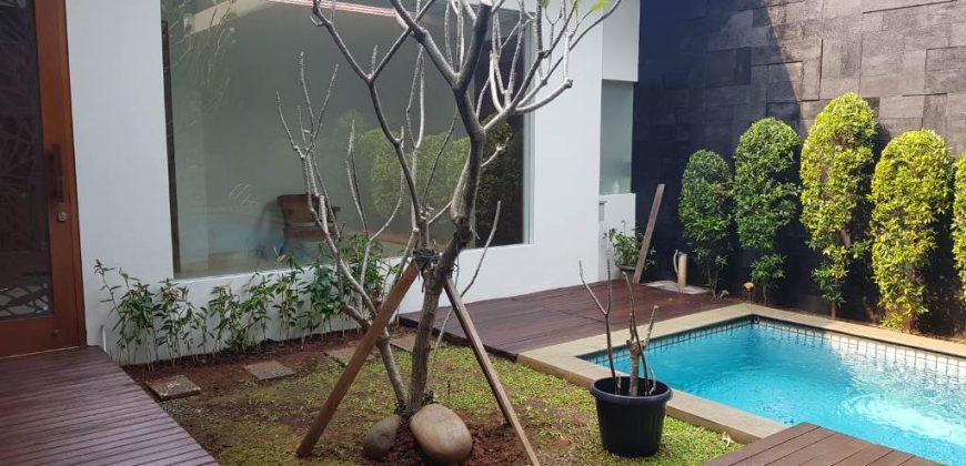 Jual Rumah Mewah Modern Tropis di Kemang Selatan | Halaman Luas, Kolam Renang, SHM