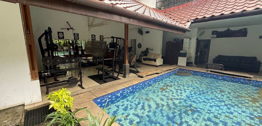 Dijual Rumah Mewah Konsep Compound di Cipete Selatan Jakarta Selatan – 3 Hunian dalam 1 SHM, LT 1.295 m²