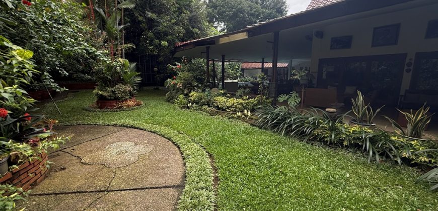 Dijual Rumah Mewah Konsep Compound di Cipete Selatan Jakarta Selatan – 3 Hunian dalam 1 SHM, LT 1.295 m²