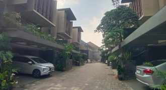 Sewa Townhouse Mewah The Hauss Kemang | 4 Kamar Tidur, Semi Furnished, Lokasi Premium
