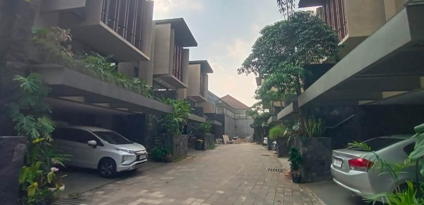 Sewa Townhouse Mewah The Hauss Kemang | 4 Kamar Tidur, Semi Furnished, Lokasi Premium
