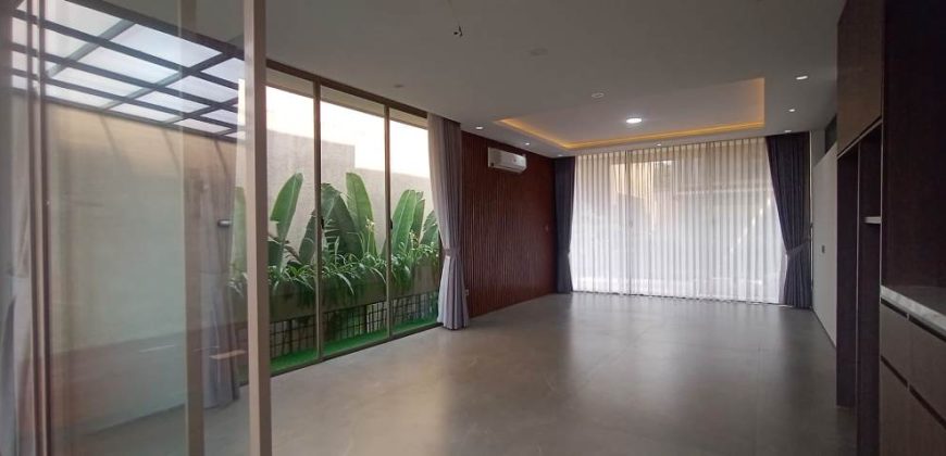 Sewa Townhouse Mewah The Hauss Kemang | 4 Kamar Tidur, Semi Furnished, Lokasi Premium