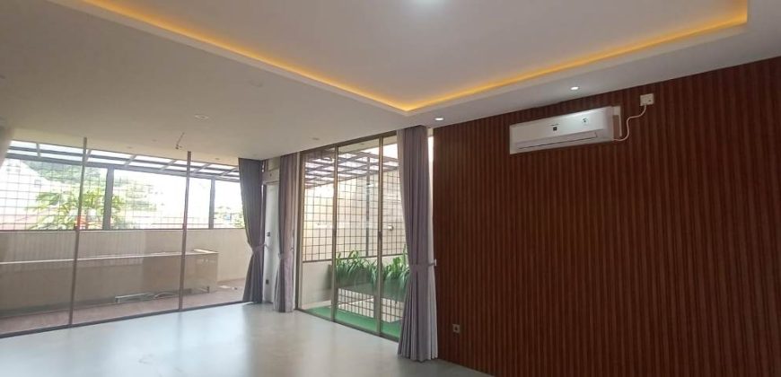 Sewa Townhouse Mewah The Hauss Kemang | 4 Kamar Tidur, Semi Furnished, Lokasi Premium