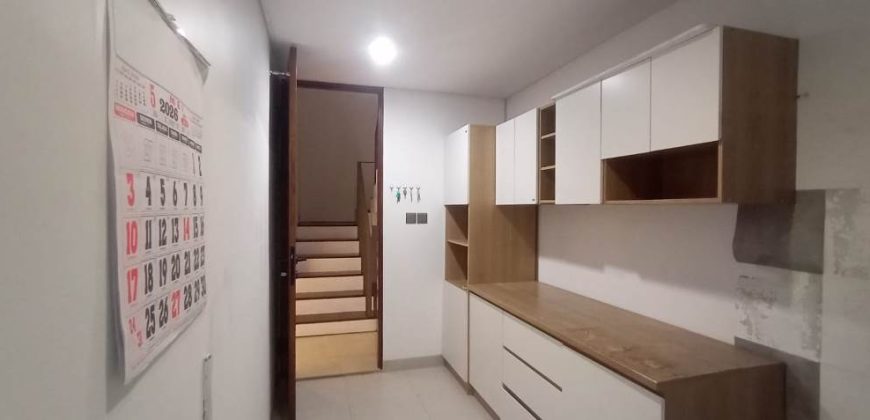 Sewa Townhouse Mewah The Hauss Kemang | 4 Kamar Tidur, Semi Furnished, Lokasi Premium