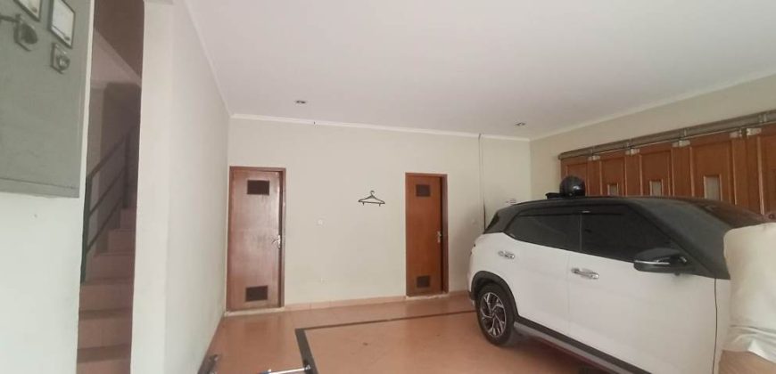 Jual Rumah Mewah American Classic di Kemang, Jakarta Selatan – SHM, Kolam Renang Pribadi, LT 742 m²
