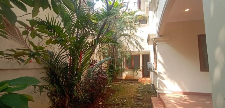 Jual Rumah Mewah American Classic di Kemang, Jakarta Selatan – SHM, Kolam Renang Pribadi, LT 742 m²