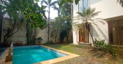 Jual Rumah Mewah American Classic di Kemang, Jakarta Selatan – SHM, Kolam Renang Pribadi, LT 742 m²
