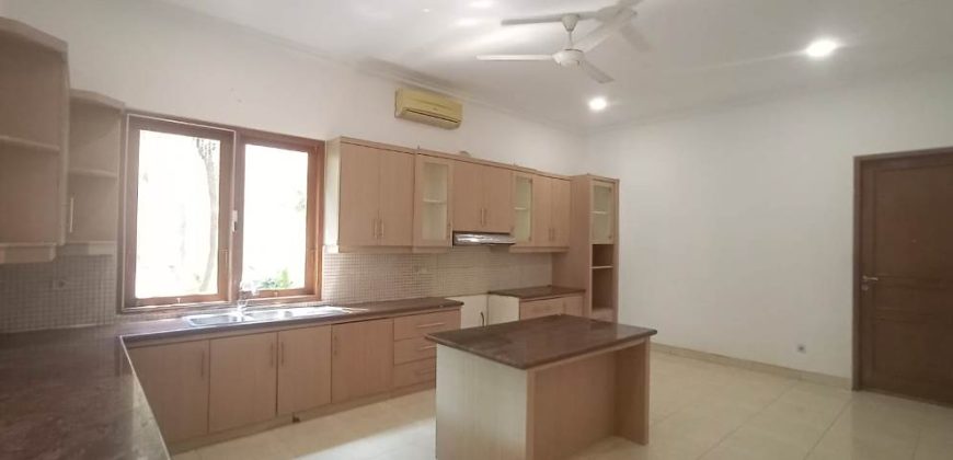 Jual Rumah Mewah American Classic di Kemang, Jakarta Selatan – SHM, Kolam Renang Pribadi, LT 742 m²