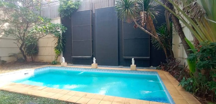 Jual Rumah Mewah American Classic di Kemang, Jakarta Selatan – SHM, Kolam Renang Pribadi, LT 742 m²