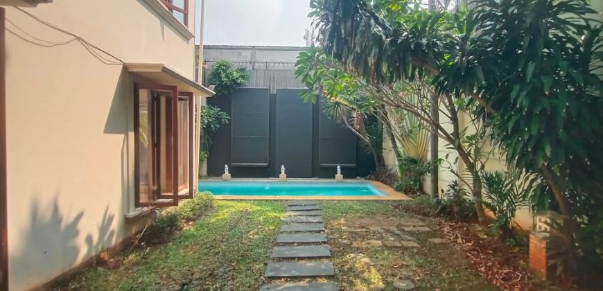 Jual Rumah Mewah American Classic di Kemang, Jakarta Selatan – SHM, Kolam Renang Pribadi, LT 742 m²
