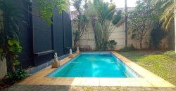 Jual Rumah Mewah American Classic di Kemang, Jakarta Selatan – SHM, Kolam Renang Pribadi, LT 742 m²