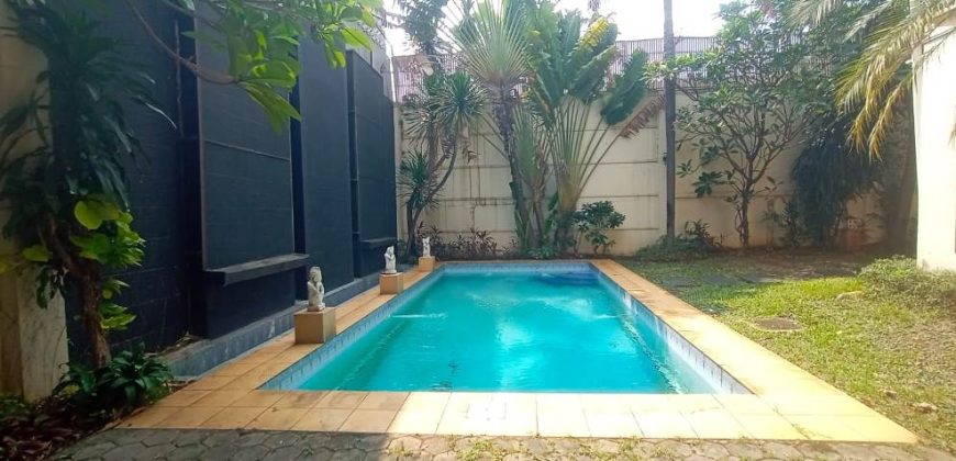 Jual Rumah Mewah American Classic di Kemang, Jakarta Selatan – SHM, Kolam Renang Pribadi, LT 742 m²
