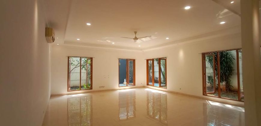 Jual Rumah Mewah American Classic di Kemang, Jakarta Selatan – SHM, Kolam Renang Pribadi, LT 742 m²
