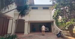 Jual Rumah Mewah American Classic di Kemang, Jakarta Selatan – SHM, Kolam Renang Pribadi, LT 742 m²