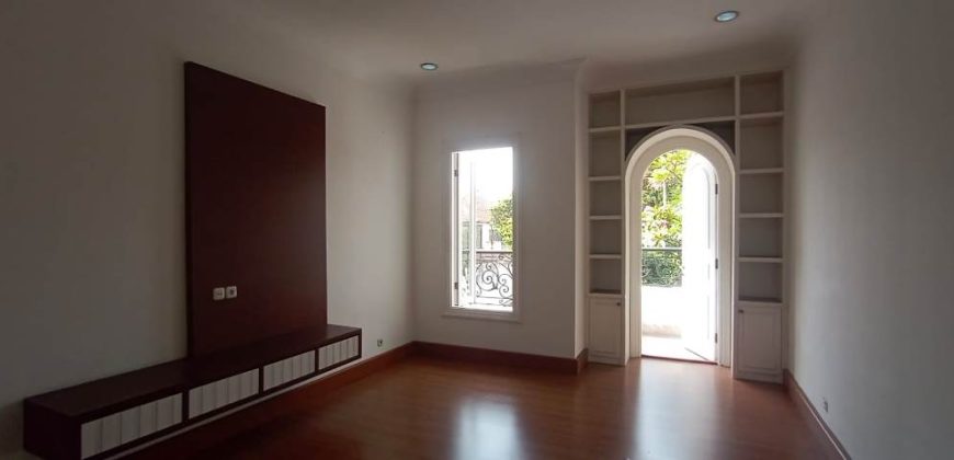Dijual Rumah Modern Classic Dekat MRT Lebak Bulus | LT 600 m² | Kolam Renang | SHM