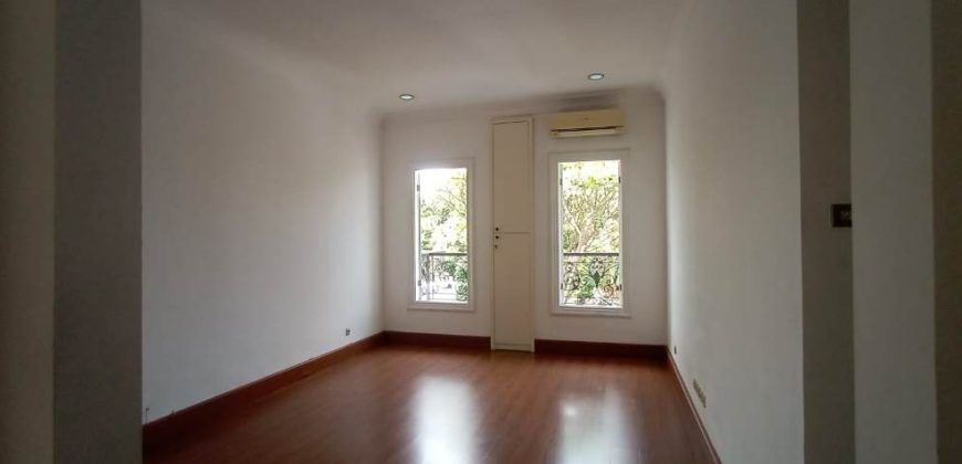 Dijual Rumah Modern Classic Dekat MRT Lebak Bulus | LT 600 m² | Kolam Renang | SHM