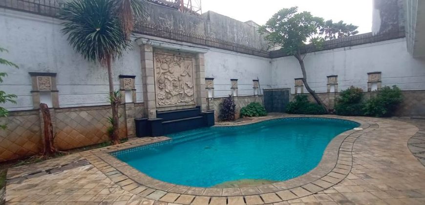 Dijual Rumah Modern Classic Dekat MRT Lebak Bulus | LT 600 m² | Kolam Renang | SHM