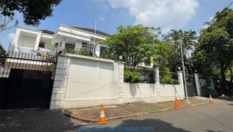 Luxurious 6-Bedroom Estate for Lease in Patra Kuningan